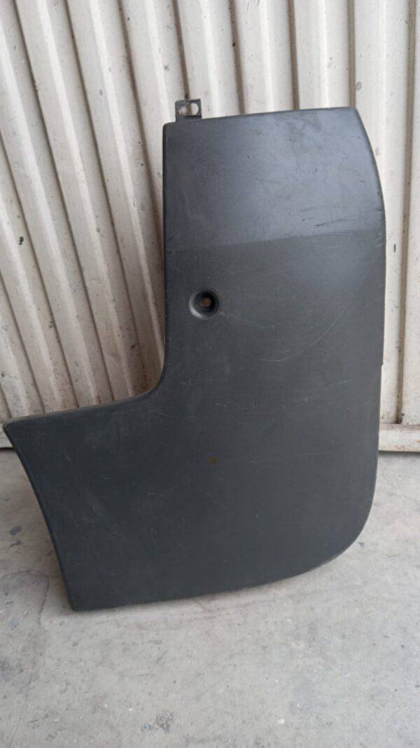 REF 8200201458 PUNTERA PARAGOLPE TRASERA IZQUIERDA RENAULT TRAFIC AÑO 2007