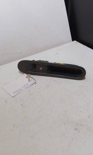 REF 8200327947 31144M INTERUPTOR BOTON ELEVALUNAS PUERTA IZQ TRASERA RENAULT ESPACE
