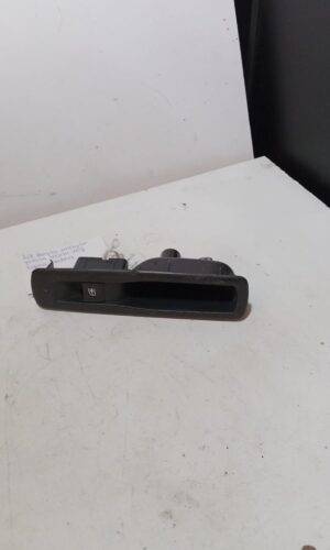 REF 82944002R 1008769 E30176 1999A BOTON INTERUPTOR ELEVALUNAS TRASERA IZQ RENUALT LAGUNA