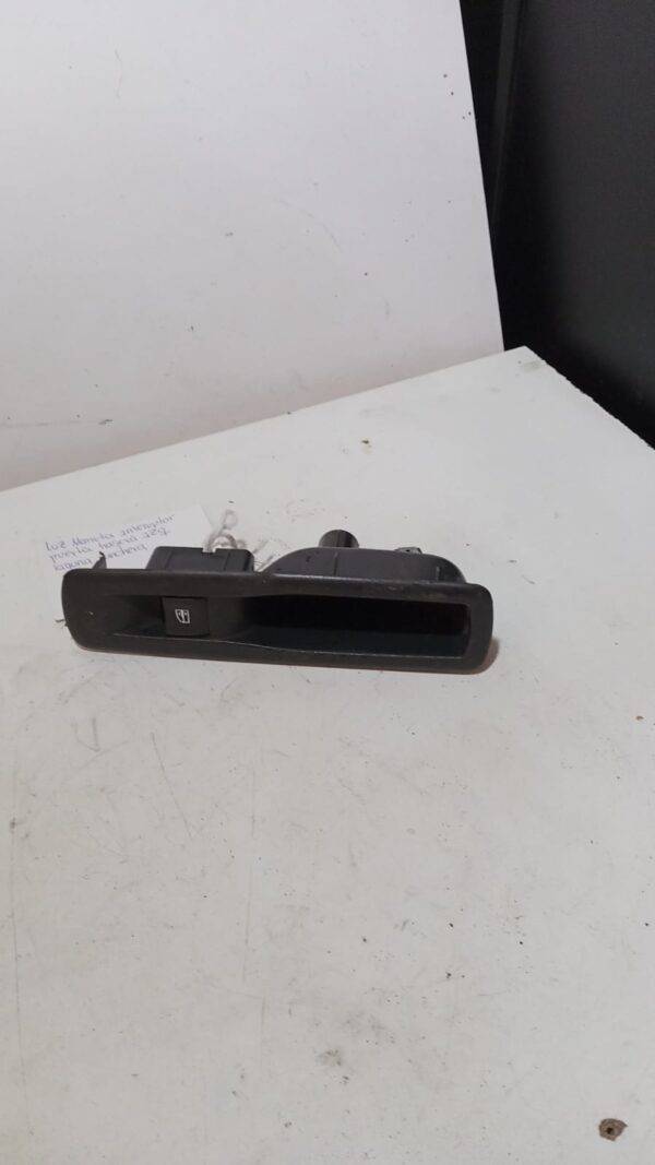 REF 82944002R 1008769 E30176 1999A BOTON INTERUPTOR ELEVALUNAS TRASERA IZQ RENUALT LAGUNA