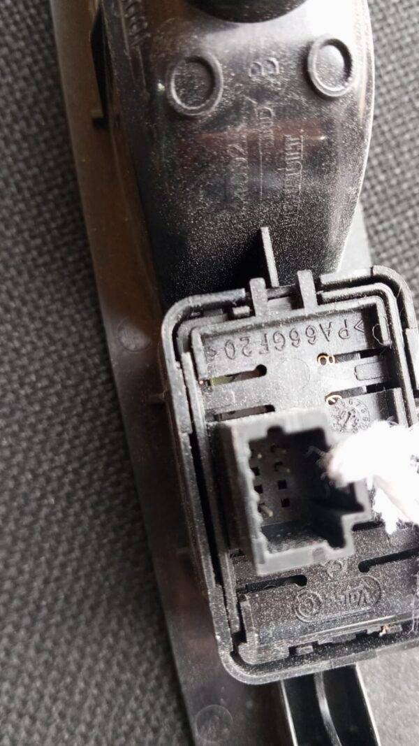 REF E30176 1998A 1008769 VALEO BOTON ELEVALUNAS PUERTA TRASERA DERECHA RENUALT LAGUNA - Imagen 4