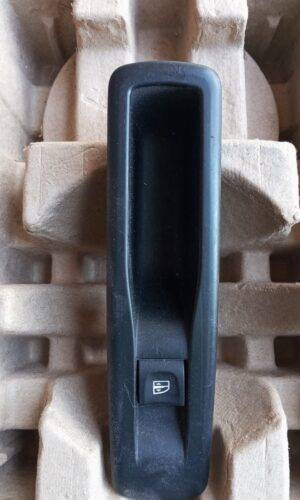 REF 1008769 82944002R INTERRUPTOR ELEVALUNAS BOTON PUERTA TRASERA DERECHA RENUALT LAGUNA 2.0 2007