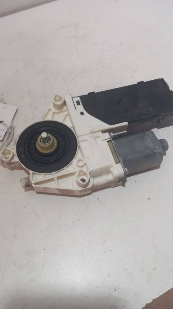 REF 802310002R MOTOR ELEVALUNAS PUERTA CONDUCTOR RENAULT LAGUNA III 2007 2.0 - Imagen 2