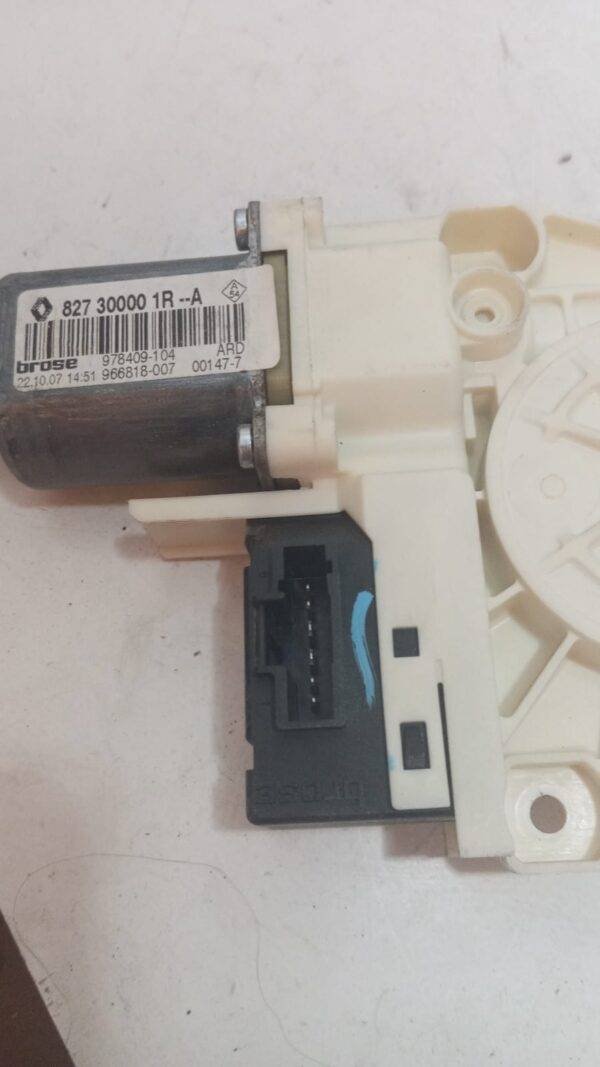 REF 827300001R --A 0130822401 12V BROSE 970092-104 MOTOR ELEVALUNAS PUERTA DERETRA TRASERA - Imagen 2