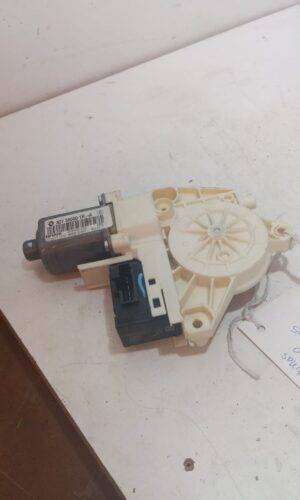 REF 827300001R --A 0130822401 12V BROSE 970092-104 MOTOR ELEVALUNAS PUERTA DERETRA TRASERA