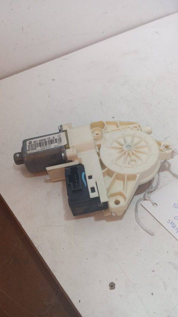 REF 827300001R --A 0130822401 12V BROSE 970092-104 MOTOR ELEVALUNAS PUERTA DERETRA TRASERA