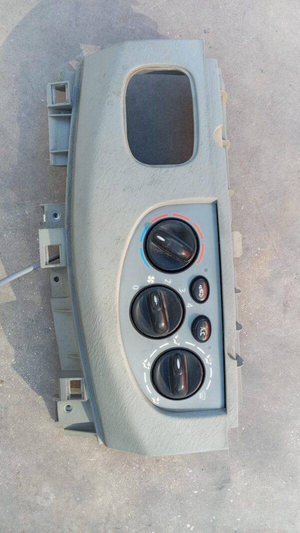 REF W964098P UNIDAD DE CONTROL CLIMATIZADOR A/C RENUALT TRAFIC 2.0 AÑO 2007