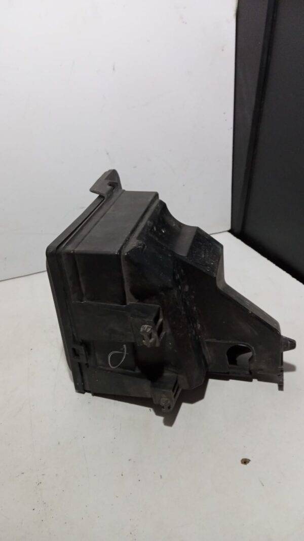 REF 240118095R CAJA DE FUSIBLES ORIGINAL RENAULT LAGUNA III 2.0 DCI 243800004R 2009 - Imagen 3