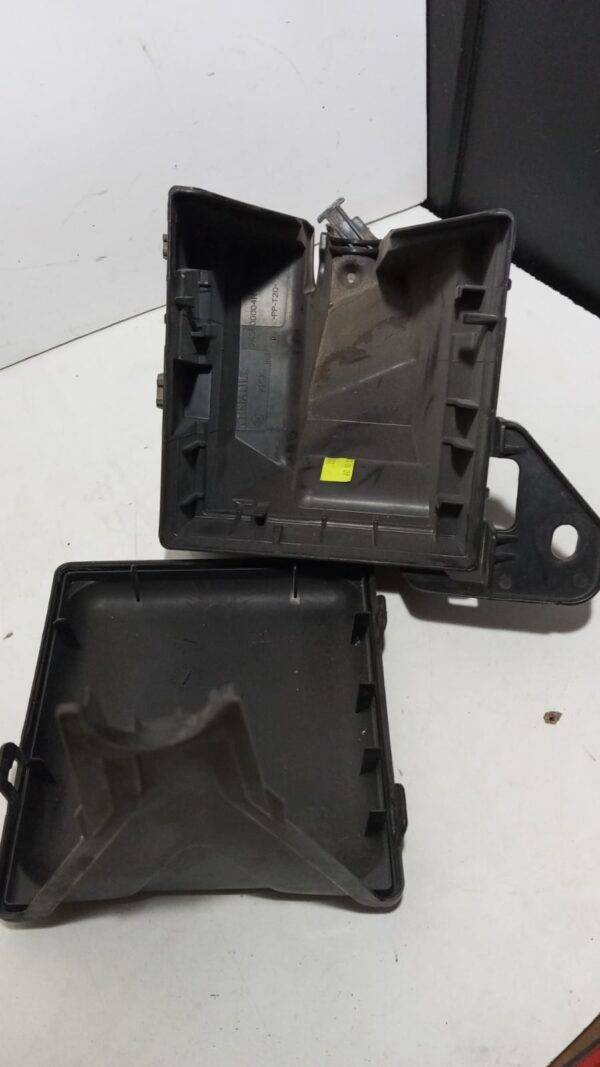 REF 240118095R CAJA DE FUSIBLES ORIGINAL RENAULT LAGUNA III 2.0 DCI 243800004R 2009