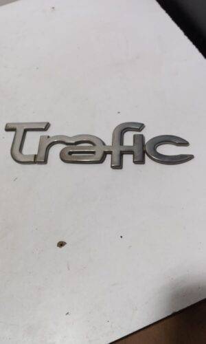 REFERENCIA 284 RENAULT TRAFIC EMBLEMA LETRA PUERTA TRASERA DERECHA EXTERIOR TRAFIC