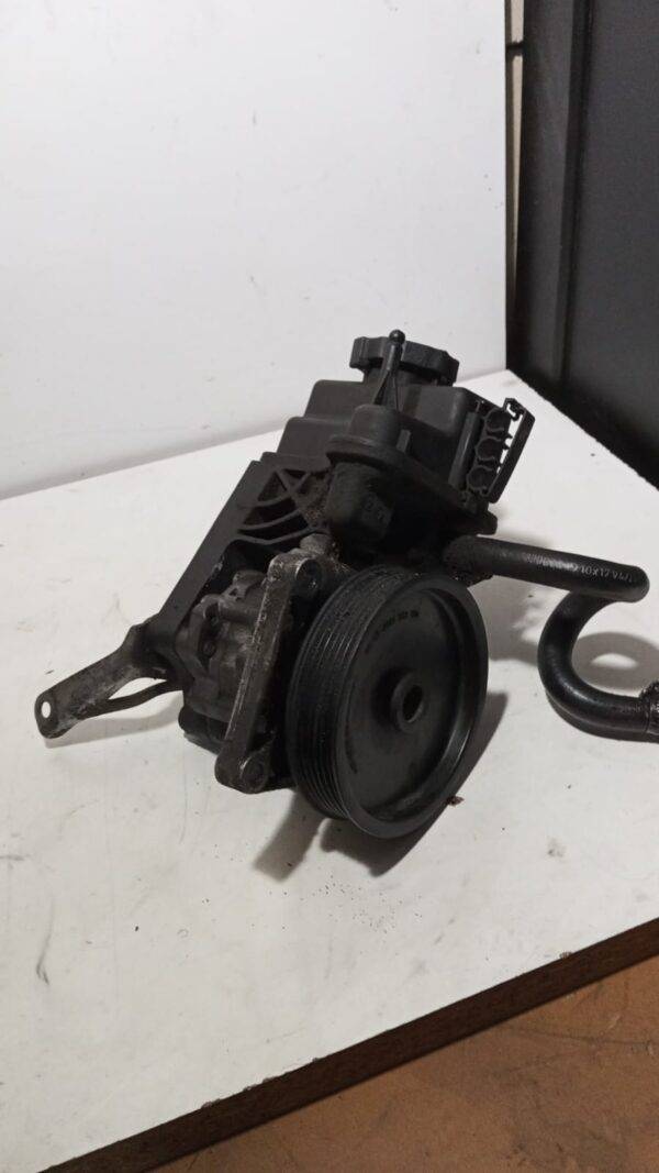 7693900525 A0064667801 SERVOBOMBA HIDRAULICO PARA MERCEDES SPRINTER 2.2 CDI