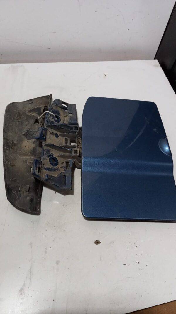 REF 8200030800 TAPA EXTERIOR COMBUSTIBLE DIESEL RENAULT TRAFIC 2.0 AÑO 2008 EN AZUL
