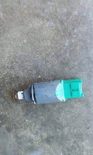 REF 8200168240 SENSOR DE PEDAL DE FRENO RENAULT TRAFIC 2008