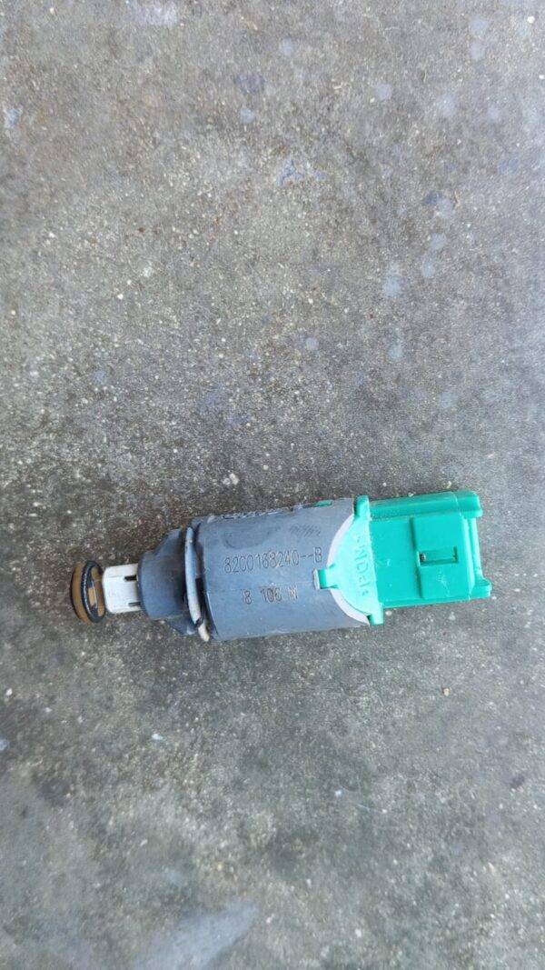REF 8200168240 SENSOR DE PEDAL DE FRENO RENAULT TRAFIC 2008