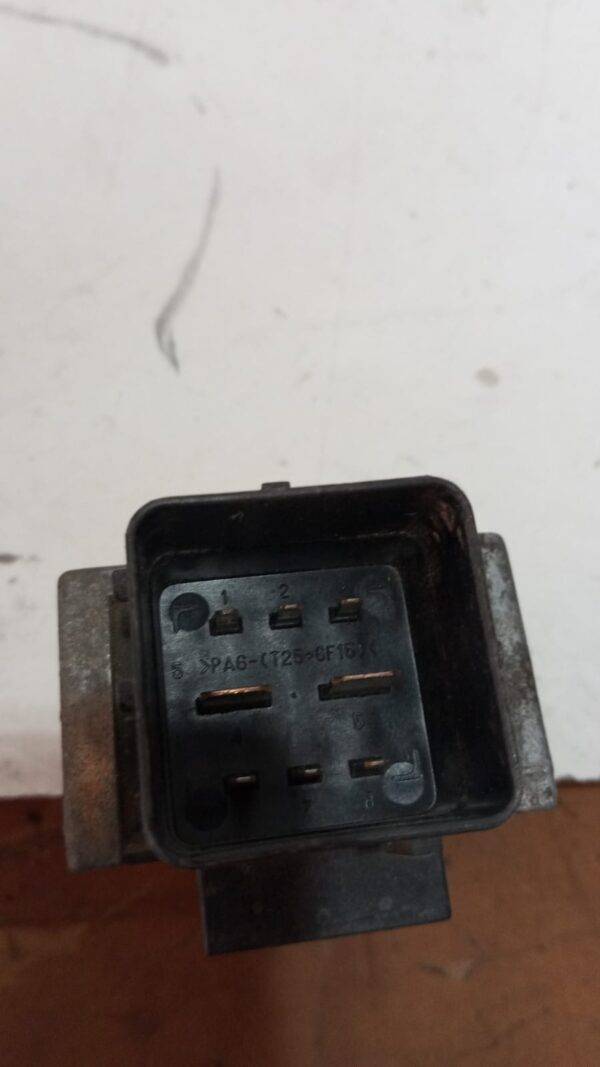 ref-8200859243-renualt-megane-nagares-12-v-caja-precalentamiento-caja-reles - Imagen 2