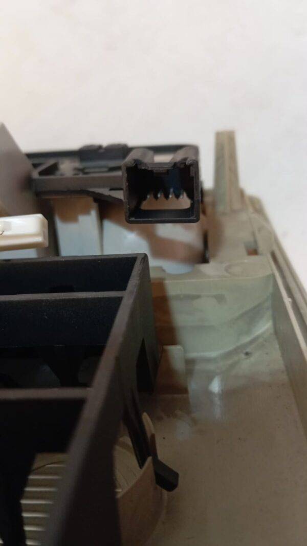 REF XDE500032NUG LUZ INTERIOR LAND ROVER - Imagen 4