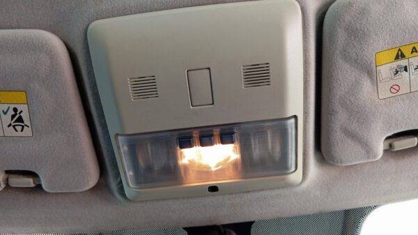 REF XDE500032NUG LUZ INTERIOR LAND ROVER - Imagen 2