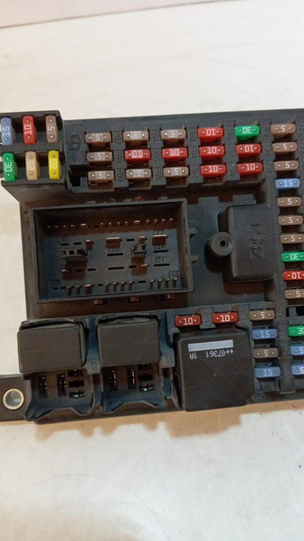 REF YQE500420 CAJA RELE FUSIBLES RANGE - Imagen 3