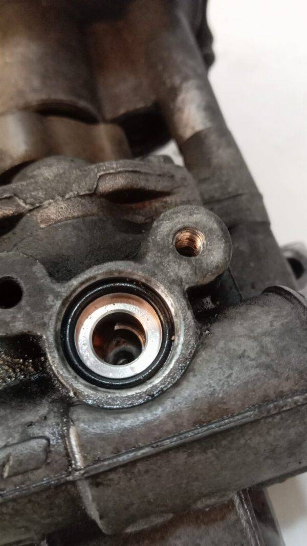 6C113AG74AB BOMBA DE DIRECCION FORD - Imagen 3