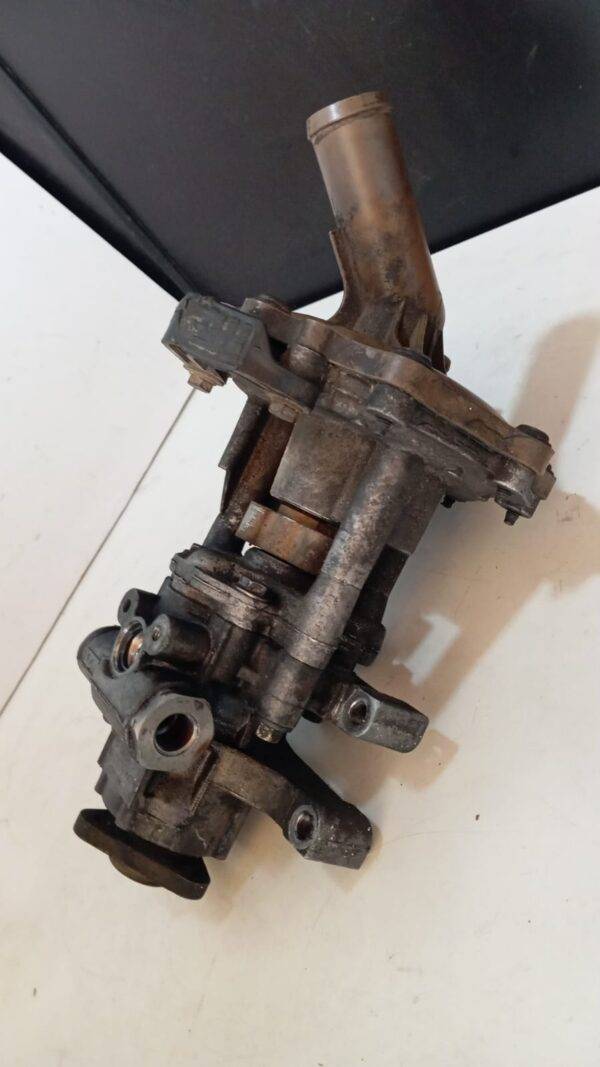 6C113AG74AB BOMBA DE DIRECCION FORD
