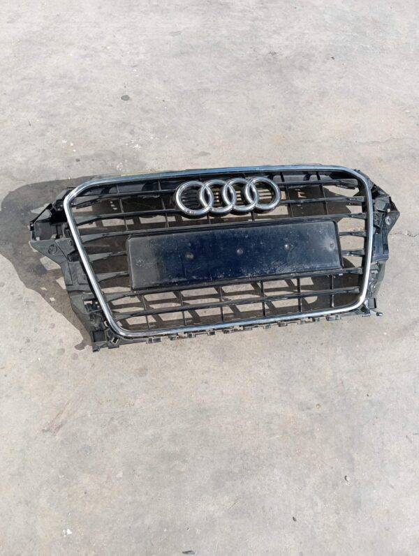 8v3853651 PARRILLA AUDI A3 NEGRO