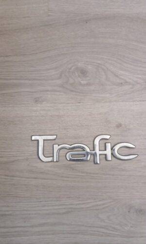 TRAFIC 2006 EMBLEMA PUERTA TRASERA