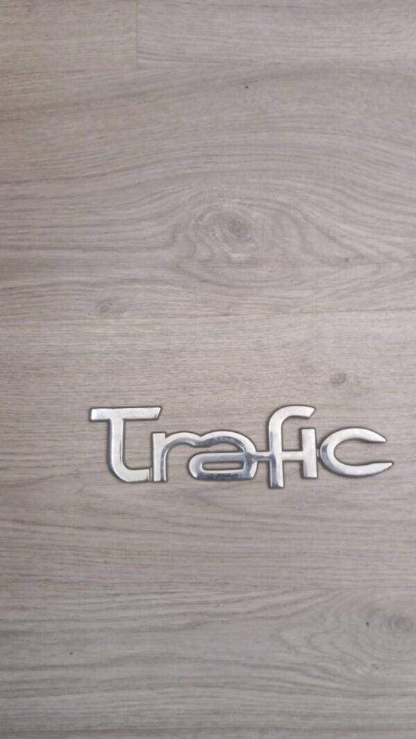 TRAFIC 2006 EMBLEMA PUERTA TRASERA