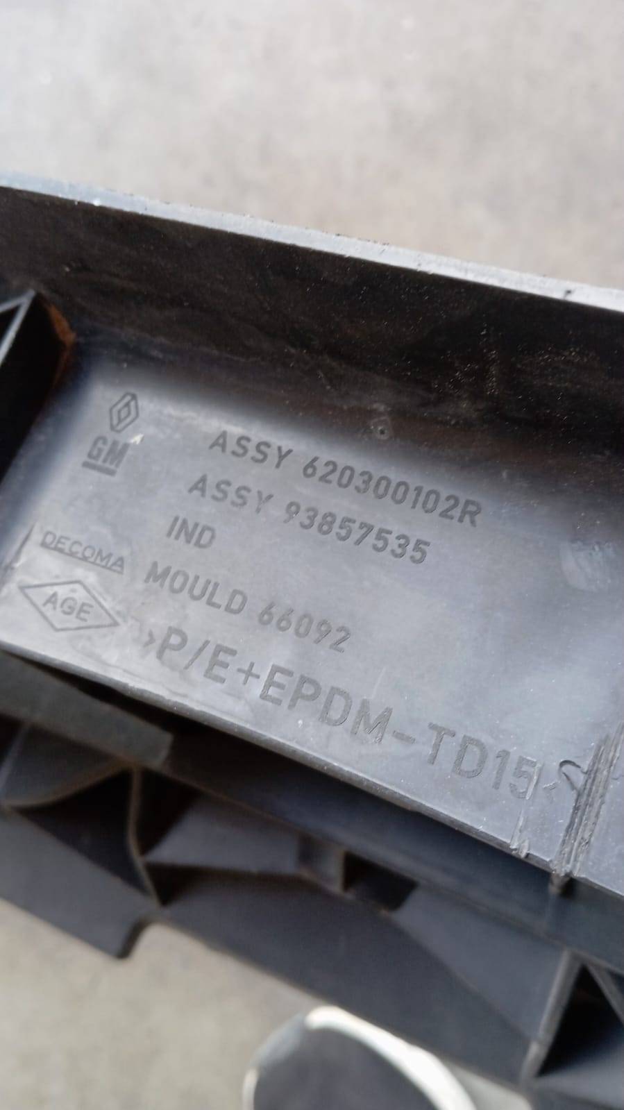 620300102R REJILLA DELANTERO TRAFIC - Imagen 2